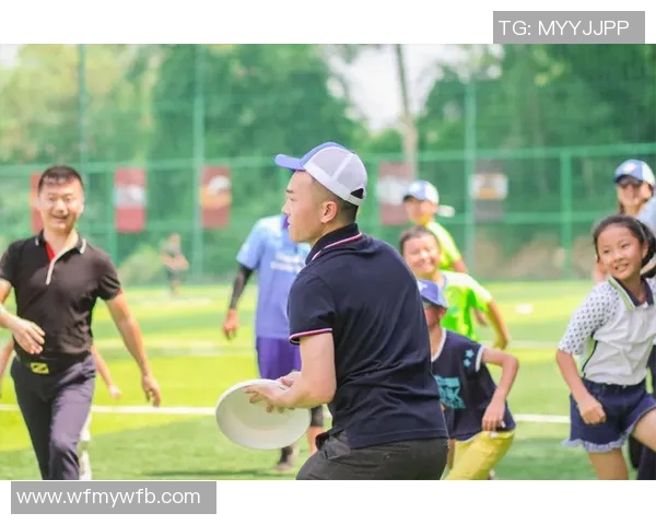 广州飞盘队与重庆飞盘队赛后复盘分析比赛节奏与战术对决