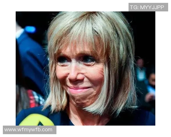 各大足球明星的妻子们生活揭秘她们背后的故事与风采